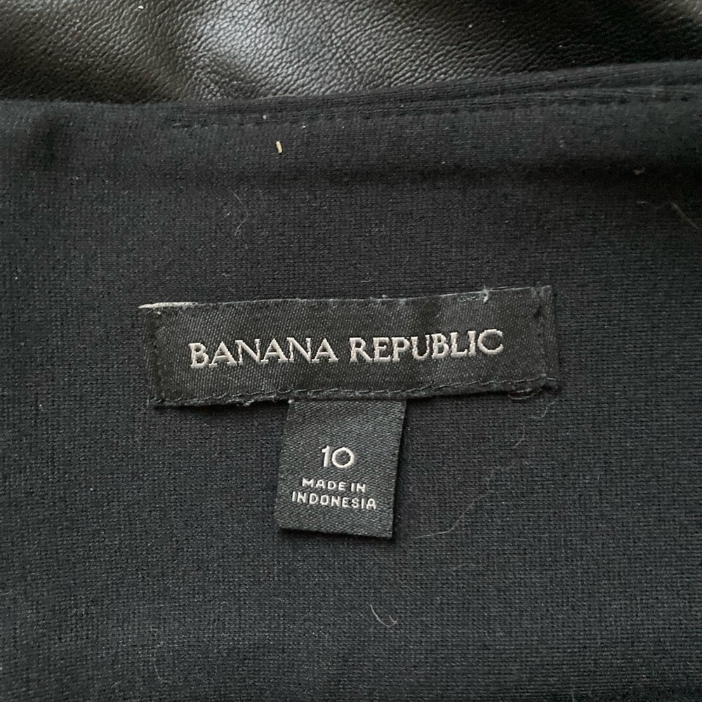 Banana Republic Faux Leather Panel Mini Skirt 10 - Picture 4 of 5